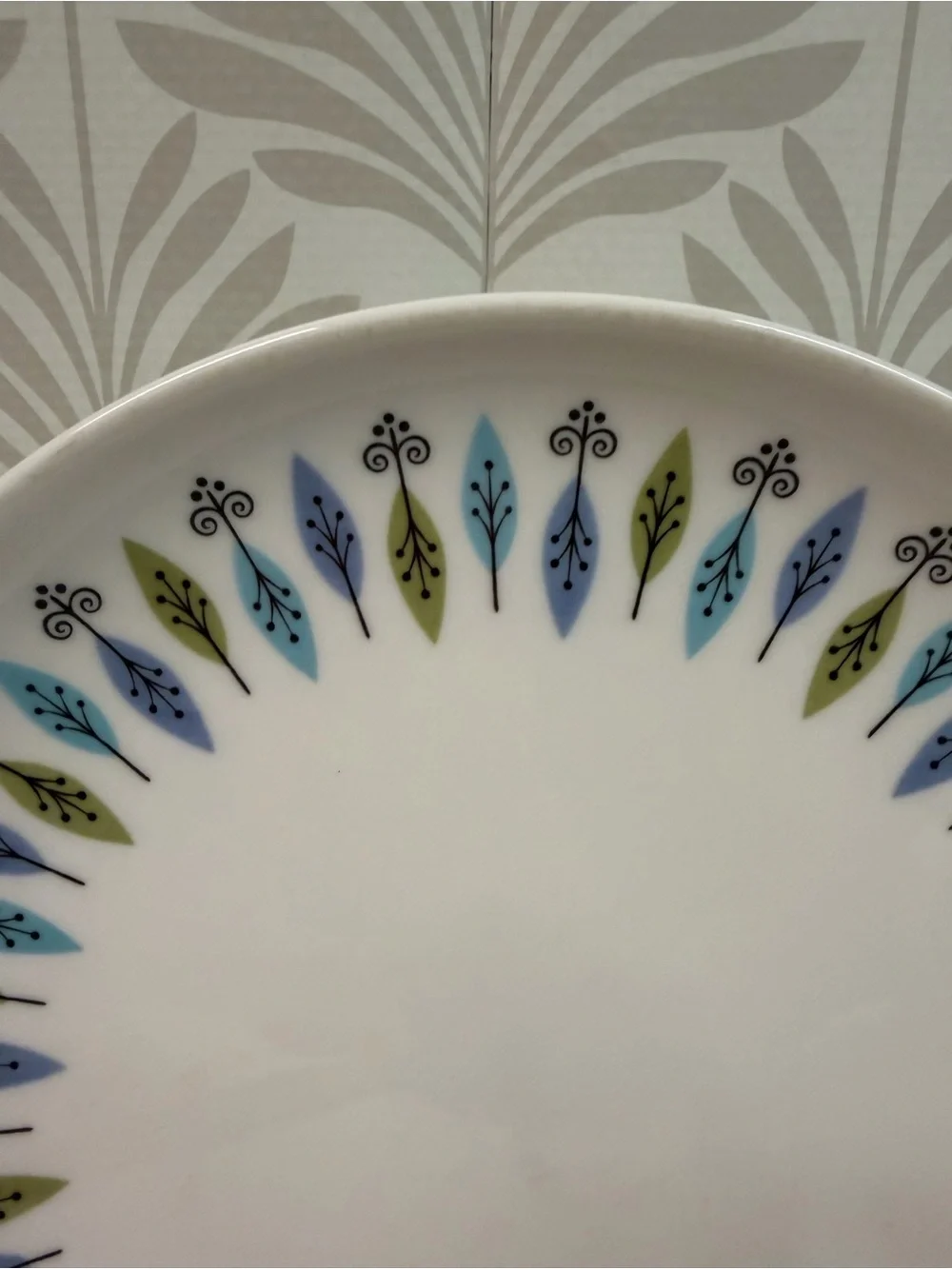 Vintage Carefree True China Nordic Syracuse Atomic Pattern Salad Plate 8”